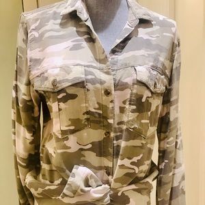 Bella Dahl camo shirt
